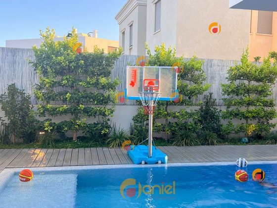 ���� �� ������ CANADA POOL ����