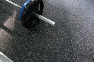 אריח בלימה נקודות אפורות לחדר כושר מטרXמטר 20 מ"מ אריח בלימה נקודות אפורות לחדר כושר מטרXמטר 20 מ"מ